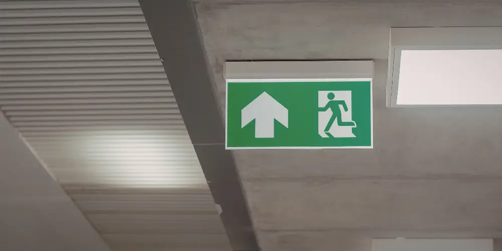 Choosing Emergency Lighting for Escape Routes (Step-by-Step)